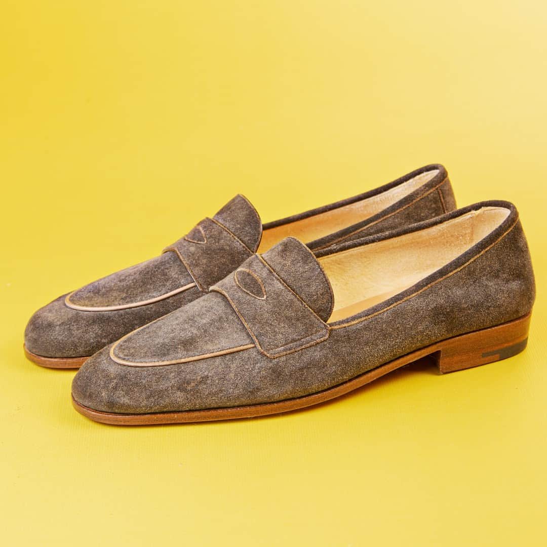 サンクリスピンのインスタグラム：「If Sonny Crockett wore Saint Crispin's...​​​​​​​​​ Our model 707 summer loafers.  #shoes #handmadeshoes #madetoorder #mtoshoes #bespokeshoes #handwelted #shoeporn #madebyhand #shoestagram #agentlemanschoice #onlyforgentlemen」