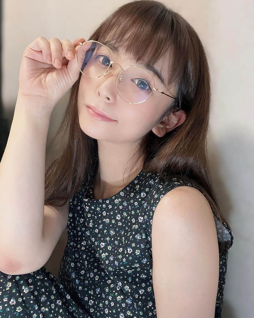 笹倉杏のインスタグラム：「眼鏡女子💕 #緒川はる #笹倉杏 #セクシー女優」