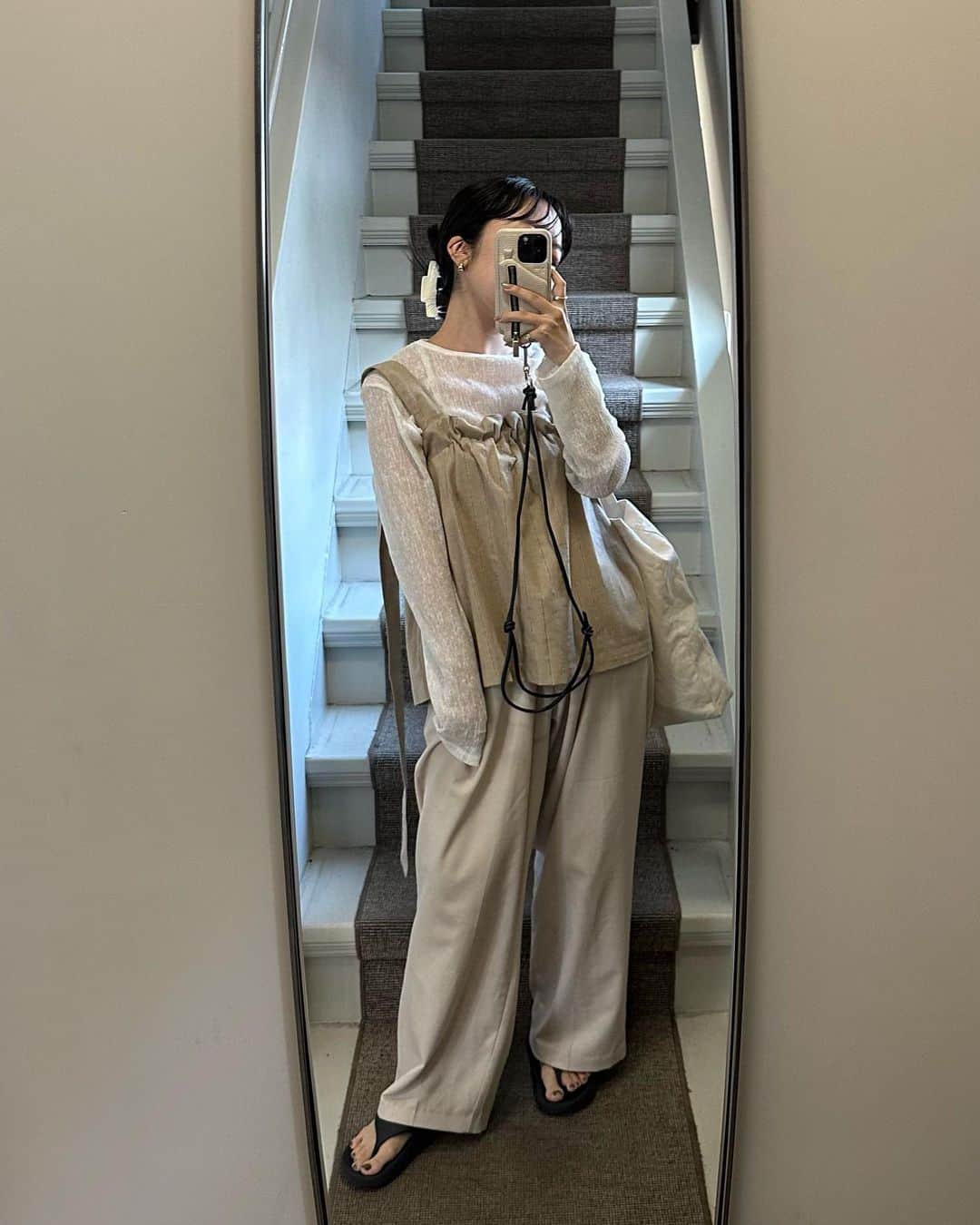 kannnaのインスタグラム：「推しのストライプビスチェ♡ いよいよ本日販売😙 秋に長袖のシアーとかと 合わせてぜひ着てほしいアイテム🤝🏻♪」