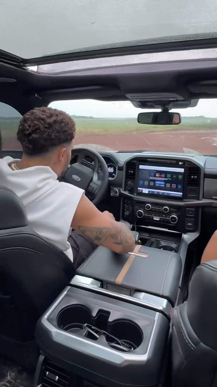 イタロ・フェレイラのインスタグラム：「Ela tá gritando 😤 #offroad」