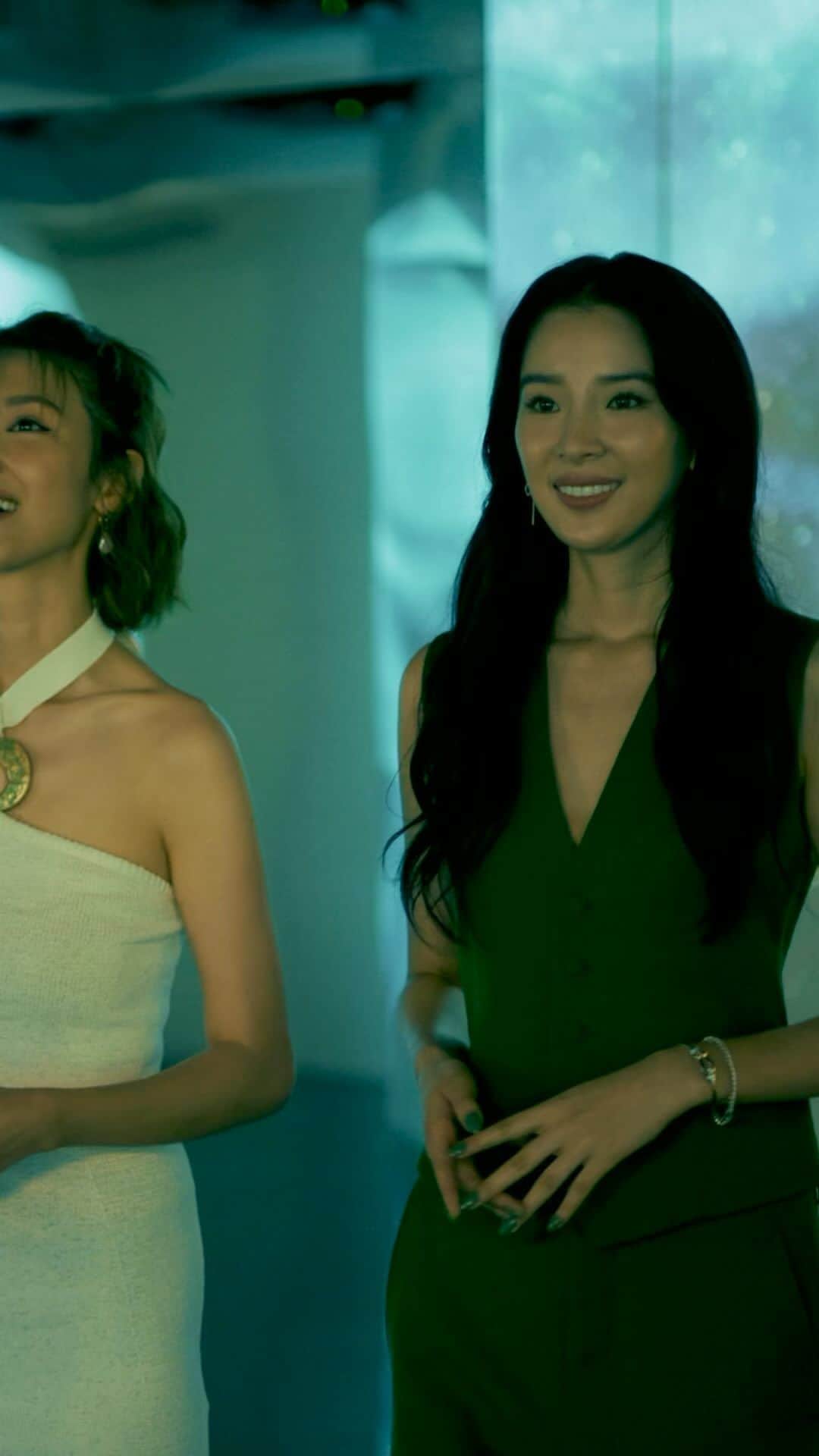 アイリーン・キムのインスタグラム：「This July, La Mer invited devotees from across the APAC region to an exclusive event in Singapore celebrating the science behind Miracle Broth™.   Join us on a journey to explore the undersea world of highly self-regenerating sea kelp, the key ingredient in Miracle Broth™, and witness its transformation into a miracle of skincare science through the carefully crafted fermentation process and intricate sonochemistry. La Mer, where MIRACLE begins🤍  #MircaleBroth #LaMerPartner #LoveLaMer」