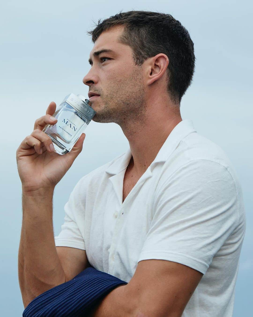 フランシスコ･ラチョースキーのインスタグラム：「Capturing the transformative power of rain with the new @bulgari MAN Rain Essence. #bulgariparfums #bulgariMAN #rainessence 📸 by @fernandosippel」