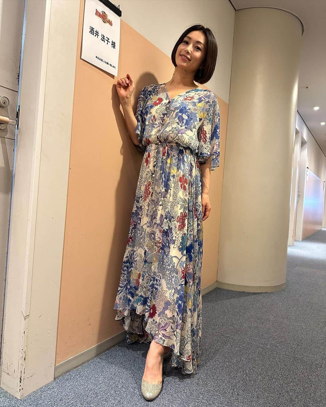 酒井法子さんのインスタグラム写真 - (酒井法子Instagram)「あの大ヒット曲ご本人は何点出せるかSP： ＴＨＥカラオケ★バトル ご覧頂けましたでしょうか？ 完唱歌いきりまショー！。。。 歌いきる気満々でしたが😅 お恥ずかしながら、ワンコーラスのサビすら いけませんでした😭😭😭😭😭 うそーん。。 練習では、奇跡の完唱しちゃったが故に。。 大好きな松田聖子さんへの最大級の 尊敬を込めて歌わせて頂きましたが ヘタレました。マンモスかなぴー。。 高橋ジョージさんの『恋の列車はリバプール発』/矢沢永吉さんは、あっぱれでございました。 矢沢さんが憑依なさってるのかとおもうほど ぶっちぎりのカッコ良さでございました。 大先輩の早見優さんの美しさも素敵でした。 恋かな~yes!でございます。 ひとみさんはなんであんなにスタイルがいいんでしょうか。ずるい。。。 堀内孝雄さんのお歌も大変素敵でした。 点を取りにいく歌と、聴かせる歌は別次元なんだなぁってしみじみ感じました。。(偉そうにすいません。) 水森かおりさんの『SEASONS』/浜崎あゆみさんは 意外な魅力満載。。 浅岡雄也さん『DAN DAN 心魅かれてく』私まで 惹かれました。。 石井明美さん『ランバダ』変わらぬセクシーさ💜 河合郁人さん『Za ABC ～5 stars～』グループのお歌をお一人で歌唱なさって素晴らしかったです。 素晴らしい皆様とご一緒できて幸せなひと時でした カラオケバトル様いつも有難う御座います🙇‍♀️ #THEカラオケ★バトル」7月31日 21時40分 - noriko_sakai_official