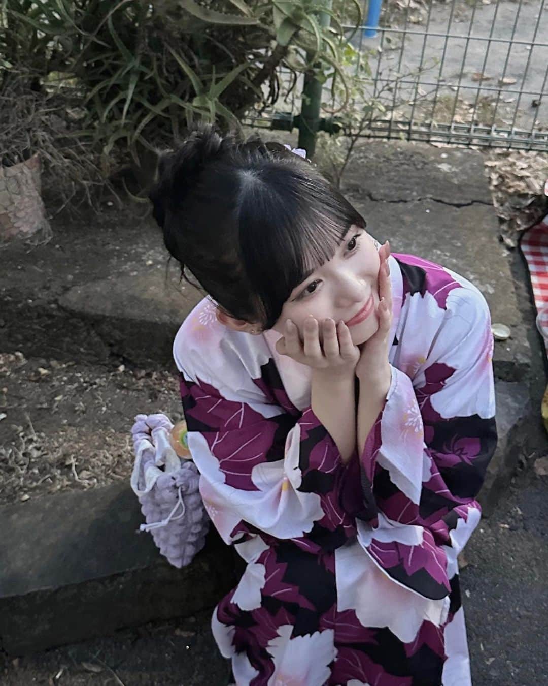 山﨑夢羽のインスタグラム：「. 浴衣着られてよかったあ💗   #BEYOOOOONDS #山﨑夢羽  #前田こころ #お祭り #浴衣 #🎇 #ゆはここ   #花火大会 #花火 #浴衣ヘアアレンジ」