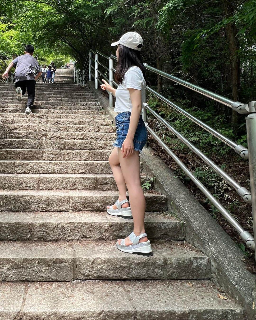 横山天音さんのインスタグラム写真 - (横山天音Instagram)「富士山見えなかったから、 手で作った🫶🗻 #山梨」7月31日 21時44分 - amagon5546