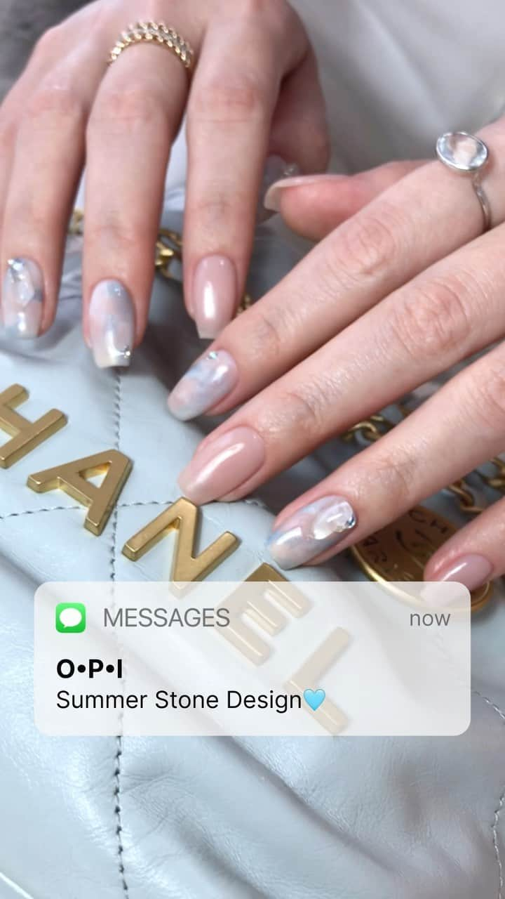 ryo kitamuraのインスタグラム：「🪽🩵涼やかなブルーマーブルストーン✉️🪽 @opi recommend GEL DESIGN ”blue marble” < GC SH4> BARE MY SOUL < GC H22> FUNNY BUNNY < GC LA08> ANGELS FLIGHT TO STARRY NIGHTS < GC D57> SAGE SIMULATION   爽やかなブルー系大理石🩵 ブルーラメとベージュで奥行きを簡単に作れるのは、#OPI ジェルカラーのテクスチャーで簡単に作れます🪽 GC SH4のヌーディカラーはワンカラーにもピッタリなお肌を美しく見せてくれる、おすすめカラーです🐻  #opi #オーピーアイ #ジェルカラーbyopi」