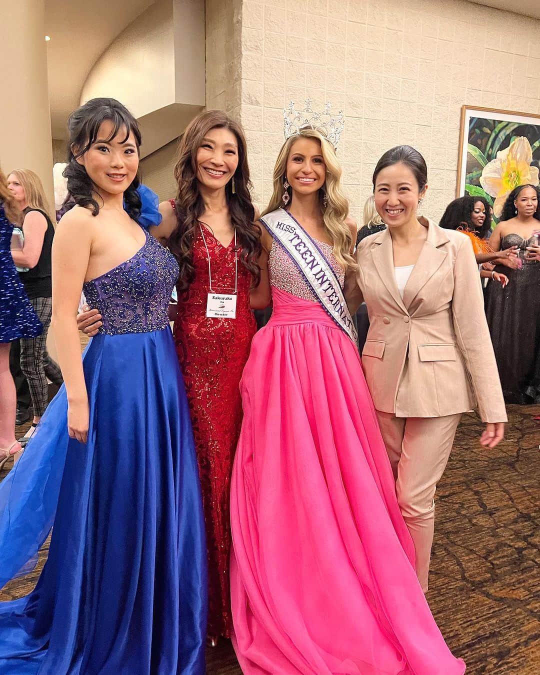 荒尾茉紀さんのインスタグラム写真 - (荒尾茉紀Instagram)「Miss Teen International in the US🇺🇸  斧を投げる姿も美しかった🥹✨  ダンサーでモデルの真帆ちゃん @ma_ho0815  @maho_missteen2023  福岡で手話ダンスの活動してます🎶 ステージでのウォーキングが凄く素敵で、本当にかっこよかった❤️  チームジャパンの皆んなー、バンコクで待ってるよー✈️  そして @ntk_24jun ちゃん、素敵なご縁をありがとう🙇‍♀️  #missteeninternational #missinternational  #ミスティーンインターナショナル #ミスインターナショナル  #teamjapan #美女 #斧投げ #axethrowing #usa #tenessee #テネシー」7月31日 21時50分 - maki.arao