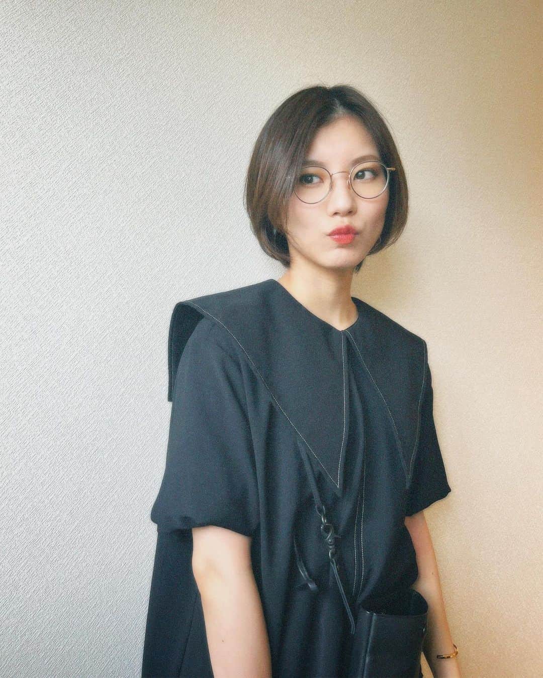 小林玲のインスタグラム：「新しいメガネかけてﾙﾝ👓❣️」
