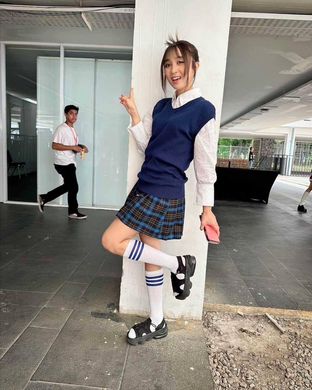 アヤナ・シャハブさんのインスタグラム写真 - (アヤナ・シャハブInstagram)「Berasa balik ke member lagi yah😜 Masih cocok gak pake seifuku?? Haahha  *maaf ya mas di belakang, aku males edit🤣🤣*」7月31日 21時54分 - ayanashahab