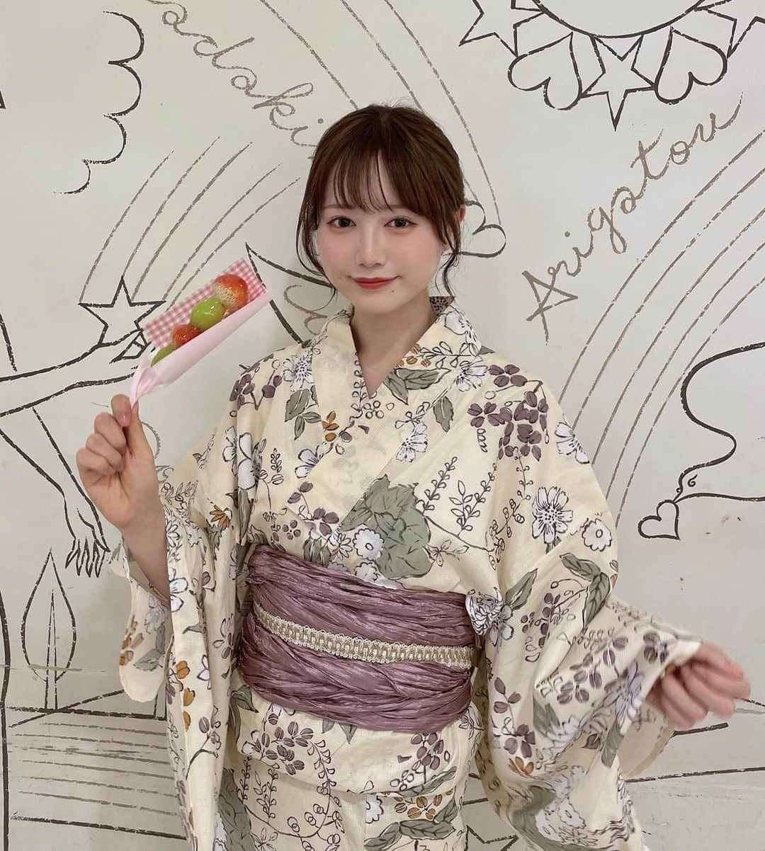 さばこさんのインスタグラム写真 - (さばこInstagram)「👘 浴衣の着付けも大変だったけど ヘアアレンジの方がむずかしかった🥹 次からちゃんと美容室行こう🐕  #浴衣 #浴衣女子 #浴衣コーデ #淡色コーデ #淡色女子 #淡色浴衣 #utatane #浴衣デート #花火大会 #墨田区 #ソラマチ #カメラマンさんと繋がりたい #被写体モデル #サロンモデル #浴衣ポートレート」7月31日 22時03分 - 385chann