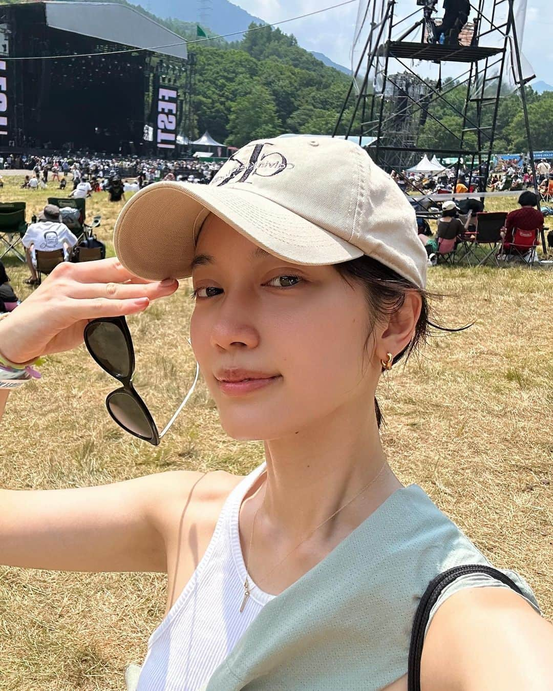 甲斐まりかさんのインスタグラム写真 - (甲斐まりかInstagram)「念願のFUJI ROCK💥 天気にも恵まれた3日間…東京に戻ってきても余韻が抜けず、本当に夢のような時間だった😎 深夜まで踊って、苗場食堂で毎日食べて、体力の限界までたくさん遊んだ〜‼︎ (未だ体力回復せず❤️‍🩹)  もう来年が楽しみ❤️‍🔥沼。  #フジロック #フジロック2023 #fujirock」7月31日 22時08分 - mari_ka95