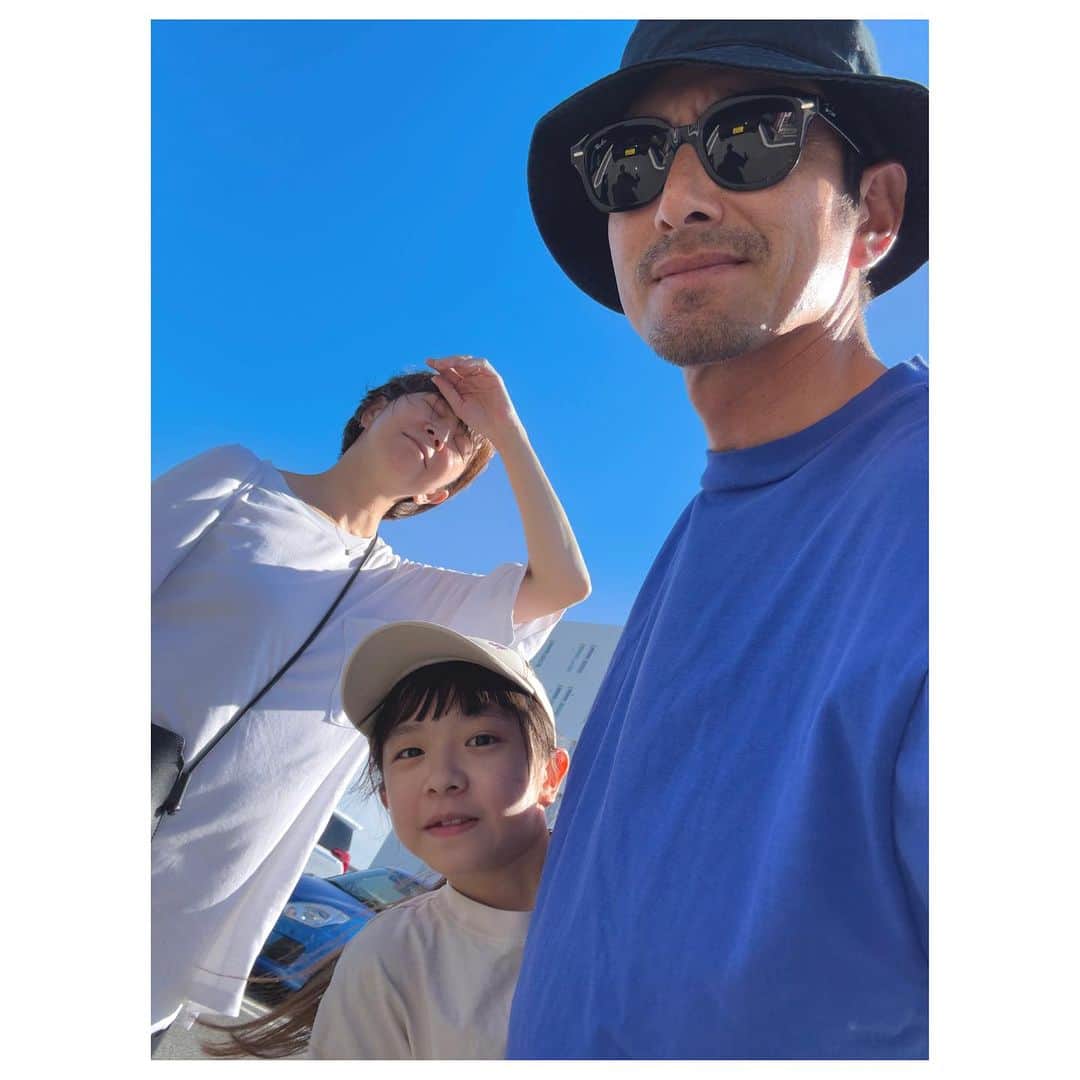 肥野竜也のインスタグラム：「＂夏だね＂でもマジで暑い… ⁡ #夏 #summer #猛暑 #ファミリー #家族 #お出掛け #娘 #夫婦」