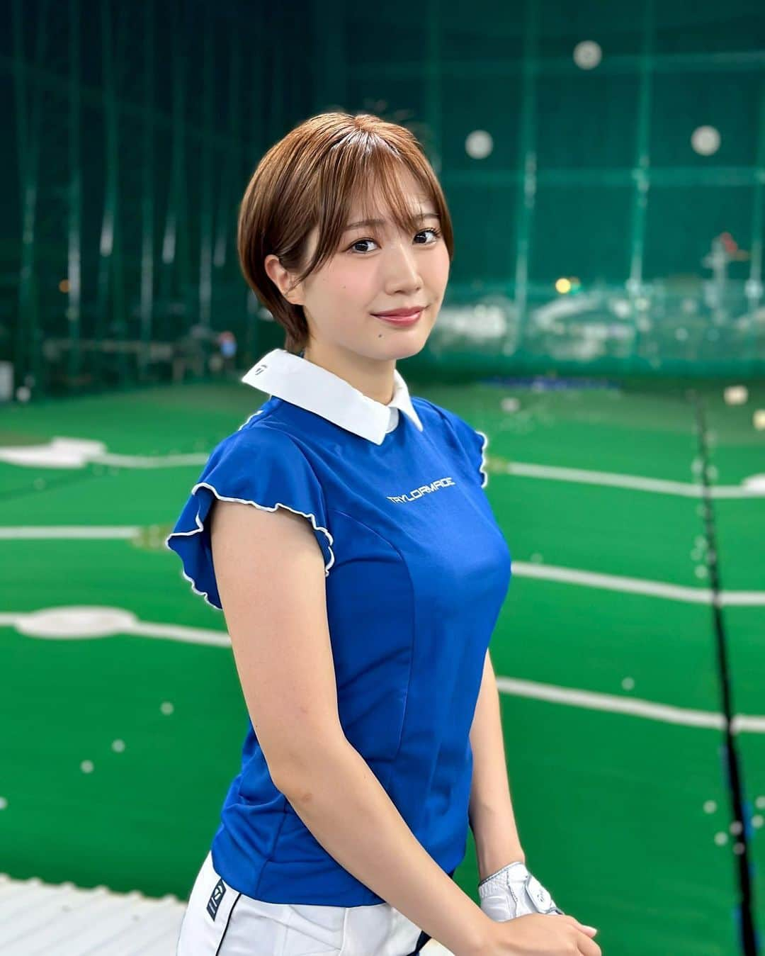 藤澤響花のインスタグラム：「暑すぎて夏の間は夜練多くなりがち🏌🏻‍♀️  お気に入りのトップスに今回はタイトスカートを合わせてみた💙 @taylormade_golf_japan_apparel_   皆さんがスイング動画に沢山アドバイス下さって、大切に読ませて頂いてます🥹🙏ありがとうございます！頑張ります！  #ゴルフ#ゴルフ女子#ゴルフウェア#ゴルフコーデ#ゴルフ女子コーデ#ゴルフファッション#ゴルフ男子#golf#golflife#golfstagram#golfwear#golfpractice#japanesegirl#ɪɴsᴛᴀɢᴏᴏᴅ#fyp #골프#골프스타그램#골프웨어#高尔夫」