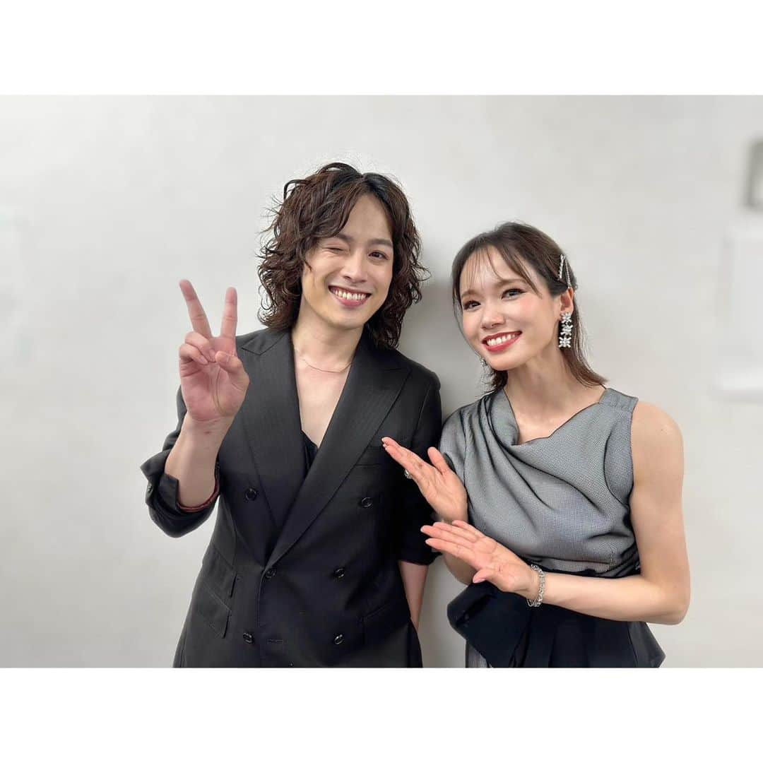 ソニンさんのインスタグラム写真 - (ソニンInstagram)「． 『Musical Lovers 2023』 ありがとうございました！！  昨年に引き続きこのコンサートの総指揮者・#藤岡正明　くんに声をかけて頂き、今年も出演することができて心より嬉しく、そして今年も楽しすぎました。  去年は知り合いしかいないメンバーでしたが、今年は初めましての、#鈴木勝吾　くん　#東啓介　くん　との出会いもあり、お2人とデュエットもさせて頂きました🪄  #森公美子　さん　今度はぜひデュエットしたいです💥 #東山義久 さん　相変わらず漂うカリスマ感と中身のギャップ🧹 #三浦涼介　くん　久しぶりに会えて嬉しかった🇫🇷  藤岡くんにはまたリスペクトが増した今年のミューラバ。感謝の気持ちと信頼と絆が深まった2日間でした。 (藤岡との2Sを撮り忘れる)  相変わらず素晴らしいバンドミュージシャンの皆様とアットホームなスタッフの皆様のサポートのもと、最高に乗りの良いお客様方と過ごせて、とっても幸せでした‼️ こんなにふざけさせてくれる場って貴重✨来年も期待しちゃうね🥖  #ミューラバ2023 #ミュージカルラバーズ　#ソニン #레베카 #Rebecca  #ファクトリーガールズ#ペーパードール #アラジン　#AWholeNewWorld #RENT #AnotherDay #サウンドオブミュージック　#レミゼラブル　#Annie  💍※左上から時計回※ イヤリング　@matildarose_official @niita_official @masaejewelry @meteor.accessories リング　@ov_jewelry_official @ov_jewelry_official @aya.kiyoshima.jewelry @___ukiyosioka ブレス　@ajinco_style @masaejewelry @meteor.accessories @steelgenic_official  ヘアピン　@masaejewelry」7月31日 22時23分 - sonim_official