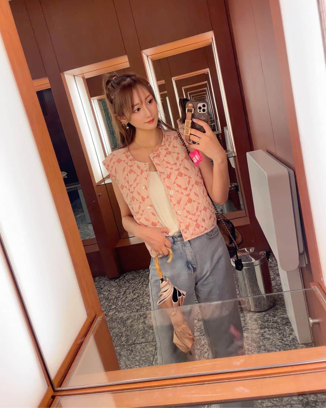 七瀬美月のインスタグラム：「Sea room lynnがかわいんだぁ🐩🎀💠🪅  . #ブレベでお腹壊してる #searoomlynn #ootd #code#夏服#🪅#ベストコーデ #日傘#夏服コーデ」