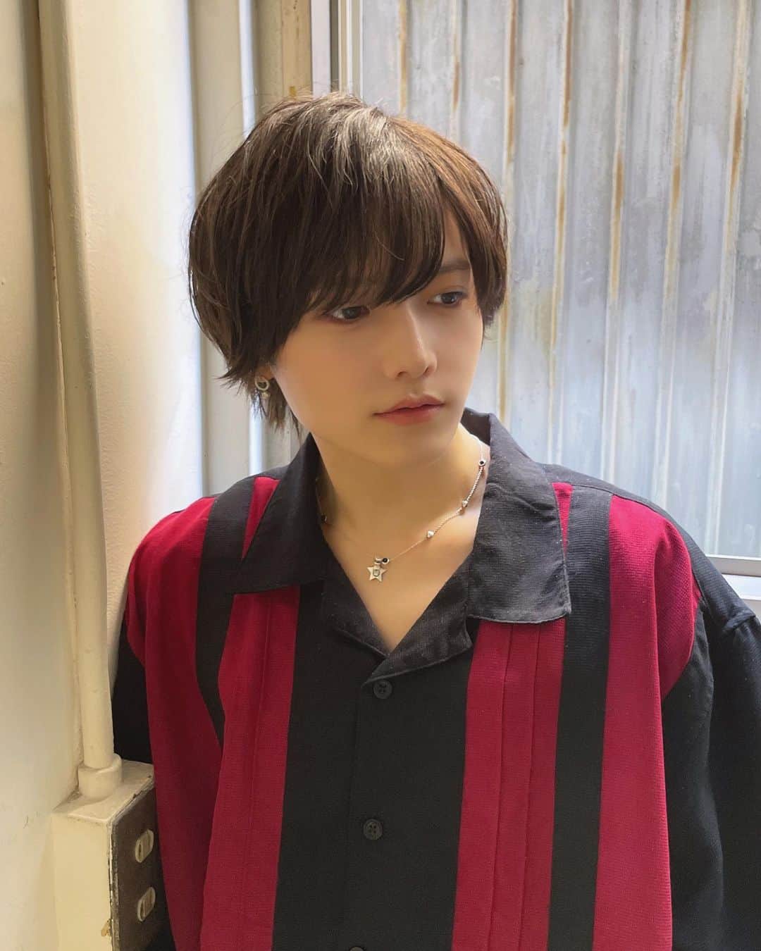 島貫勇士のインスタグラム：「初夏 ・ ・ ・ #ポートレート  #メンズアイドル #アイドル #かわいい #かっこいい #自撮り界隈 #両目界隈 #雰囲気男子 #雰囲気好き #メン地下  #メンズメイク #メンズヘア #あざと男子 #彼氏感 #彼女目線  #l4l #instagood #Instagram #selca #selfie #instalike #follow #followme #japaneseboy #japanboy」