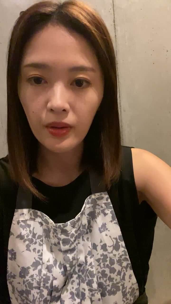 山本菜月のインスタグラム：「レシピ本の予約開始記念ライブを行いました！遅い時間までお付き合いありがとうございました〜🙇‍♂️🤍 ご予約は @zubora_meshi_ のストーリー、もしくはハイライトの【書籍ご予約】からお待ちしております🙇‍♂️🙇‍♂️🙇‍♂️最後に、皆さま大好きですー！🫢🤭🫣 この動画は１日だけ残させてください。」