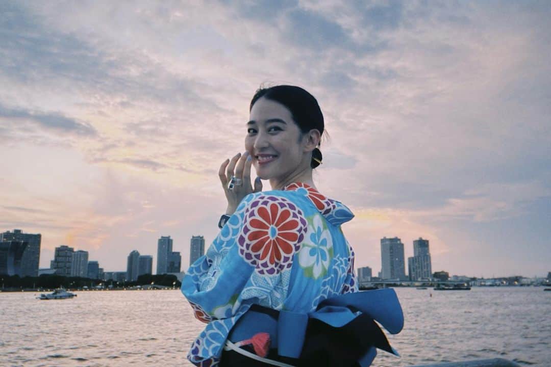 青野楓のインスタグラム：「夏🎆👘🍧  #ブルーカエデ #浴衣#浴衣ヘア」