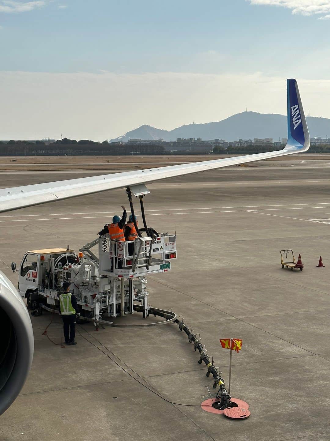 All Nippon Airwaysのインスタグラム：「Small pause to refuel so ANA could soar high with you. ✈️ #CrewView」