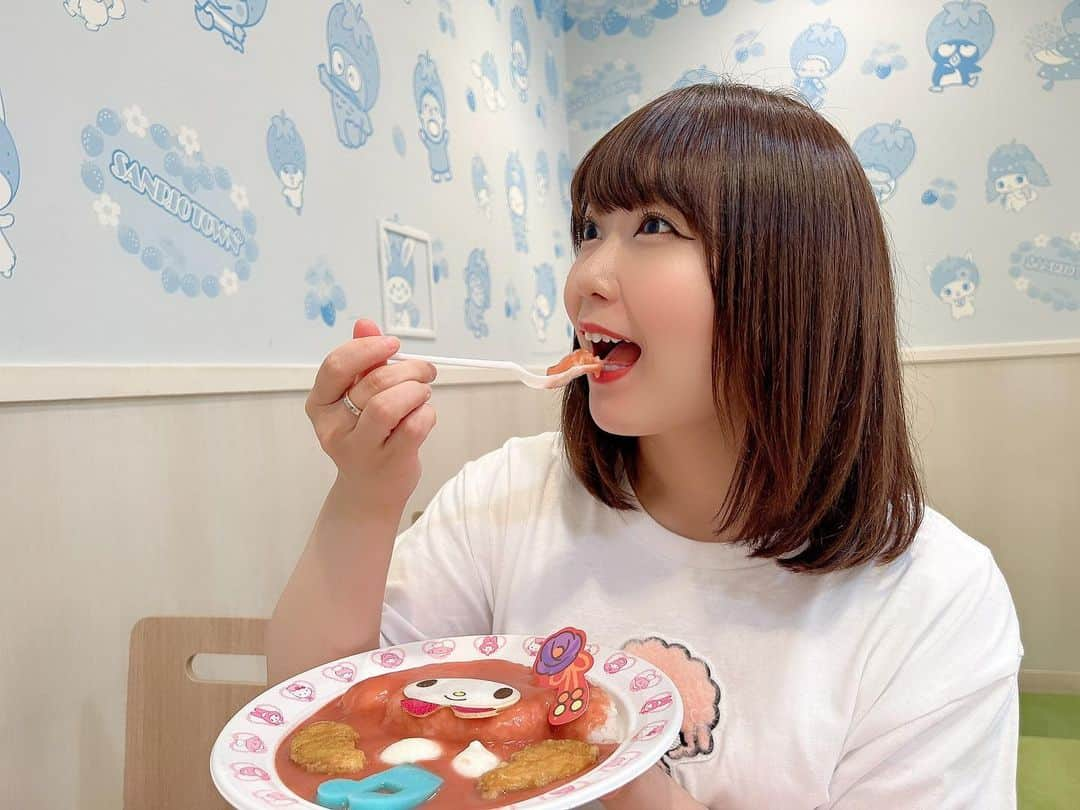 嶋梨夏さんのインスタグラム写真 - (嶋梨夏Instagram)「食べるのもったいない、、🥺と思いつつ、美味しくてペロリと完食でした🫠💓 . . . . . #被写体 #お仕事依頼受付中 #サンリオ #ピューロランド #サンリオピューロランド #ピアノちゃん #マイスウィートピアノ #マイメロ #カレー #彼女感 #アラサー女子 #平成元年生まれ #150cm #ファインダー越しの私の世界 #ポートレート #ポートレート撮影 #女優 #actress #photooftheday #JAPAN #japanesegirl #instagood #followme #ricashima #嶋梨夏」7月31日 22時32分 - shimarica_jp