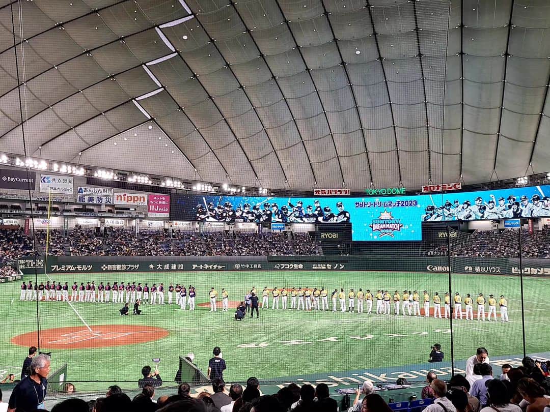 のインスタグラム：「『サントリードリームマッチ2023』  今日は東京ドームに野球を観に行きました！ 東京ドームは涼しくて快適なのです(*´ー｀*)  ドリームヒーローズ vs ザ・プレミアムモルツ球団　  野球が詳しくない人が観ても楽しめる試合♪  #東京ドーム#サントリードリームマッチ2023#レギュラー松本#あるある探検隊#野球#baseball#ベースボール」
