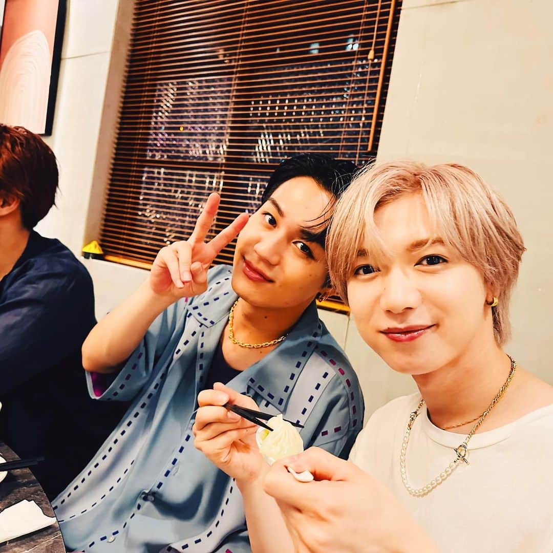 のインスタグラム：「⁡ ⁡ 非常好吃〜😋🥟 ⁡ #TJgram #WorldwideTJ #Johnnys #TravisJapan」