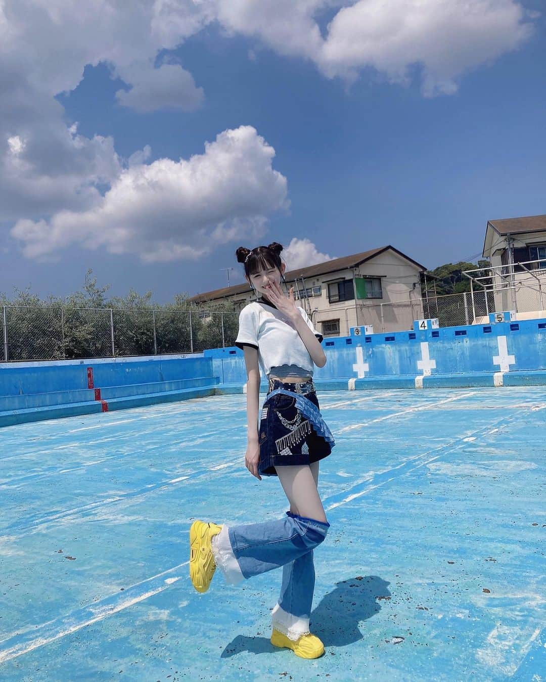 皆藤悠柚さんのインスタグラム写真 - (皆藤悠柚Instagram)「「ナツコイ」🏖☀️💓 MV公開さんさんさんっ！ たっくさん見てねっ！  初のダンスシーン！衣装も激かわでしょ？！😳🐬  #ワタシズム #ナツコイ #ミュージックビデオ #mv #idol #fashion #summer #아이돌 #일본 #코디 #뮤직비디오」7月31日 22時48分 - yuuyu_114