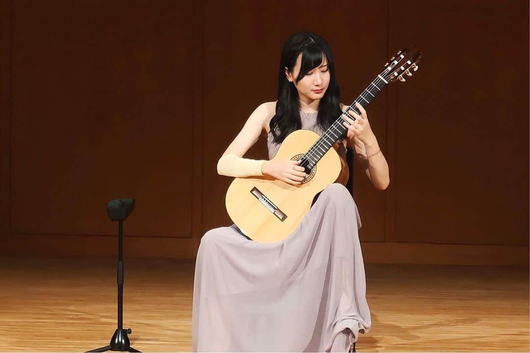 猪居亜美のインスタグラム：「2023.7.30 さざんかホール  【大阪公演】 Osaka Guitar Summer 2023 ギター・ア・ラ・カルト 8月27日(日)開場12:30 開演13:00 あいおいニッセイ同和損保ザ･フェニックスホール  【広島公演】 猪居亜美 ギターリサイタル CLASSIC×ROCK  9月1日(金)開場18:15 開演18:45 東区民文化センター スタジオ１  【岐阜公演】 The 撥弦楽器 LIVE SHOW in GIFU 猪居亜美コンサート 9月23日(土･祝)開場14:15 開演14:45 関市文化会館 . . . . .  #クラシックギター#クラシックギタリスト#ギター#ギタリスト#classicalguitar#classicalguitarist#guitar#guitarist」