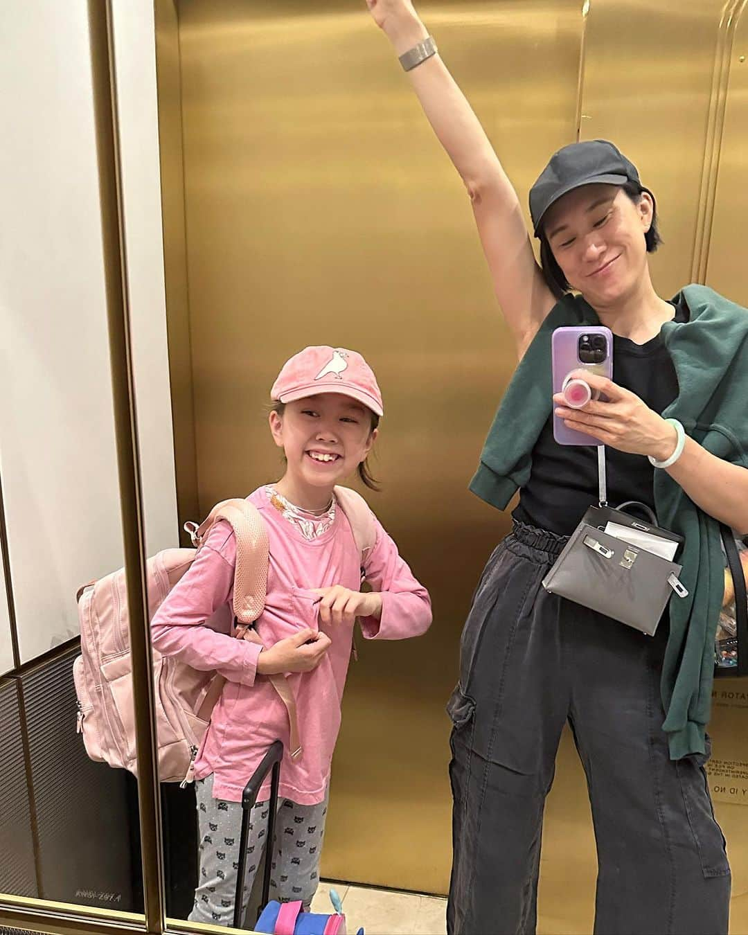 エヴァ・チェンのインスタグラム：「48 hours in the Bay Area with my girl (and parents, who are kicking off a major trip!) 🥹 traveling with Ren was a joy, proud of this smart and kind kid 🥹🥹🥹」