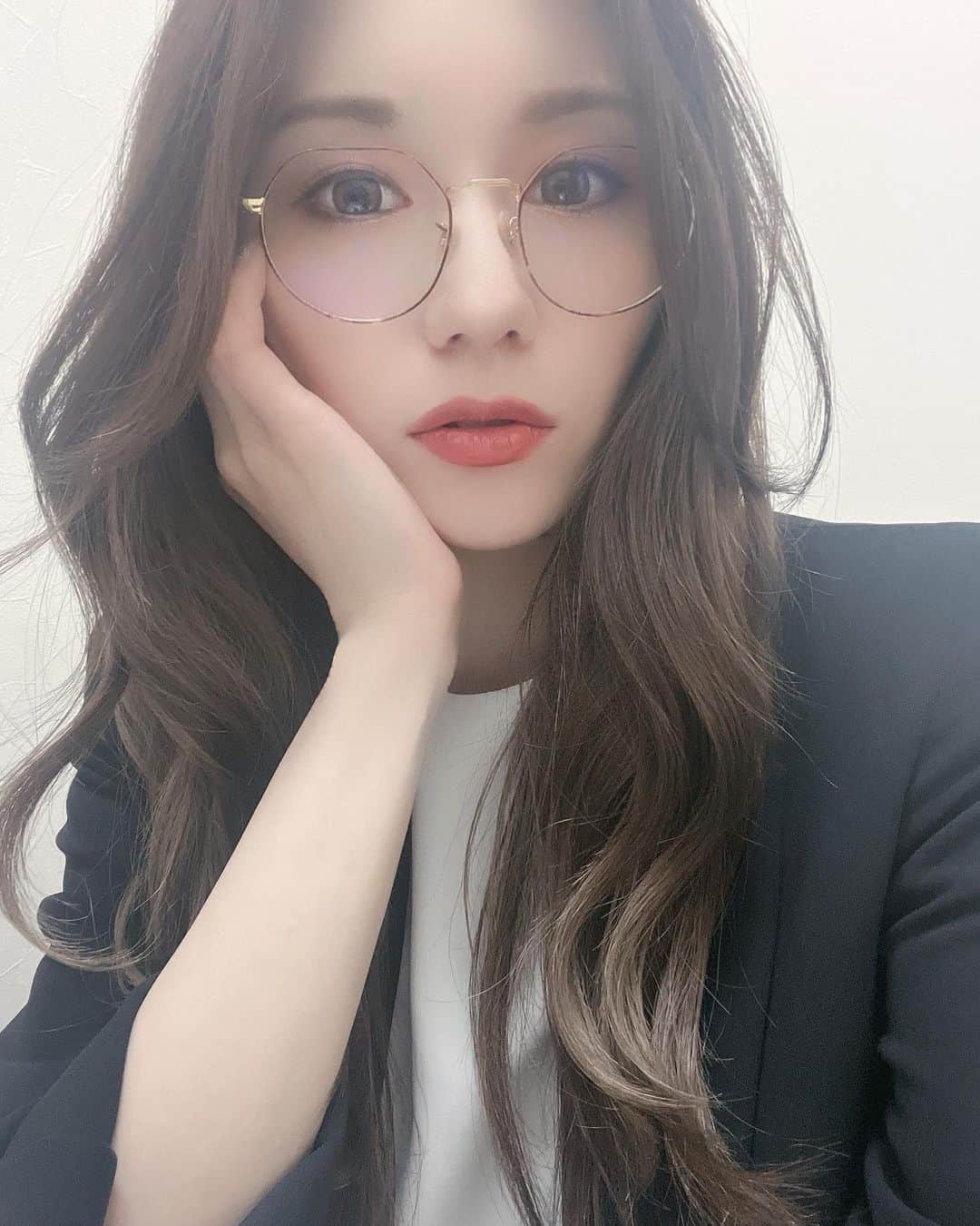 坂井朝香のインスタグラム：「盛れるカラコン🤭」