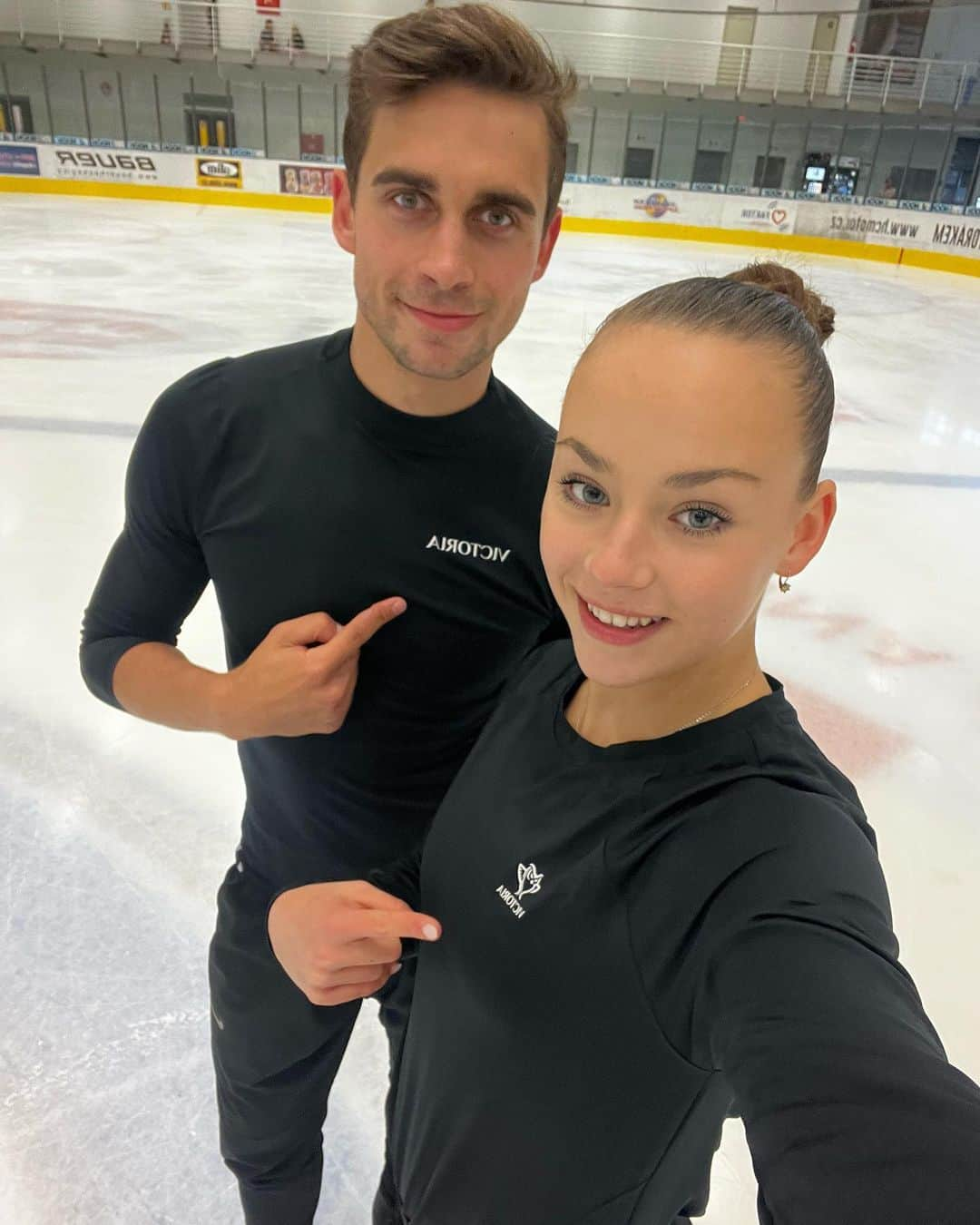 Martin Bidařさんのインスタグラム写真 - (Martin BidařInstagram)「🖤🦉 @victoria_vsc_msmt  - #victoria #budvararena #budejce #czechteam #czechpair」7月31日 22時56分 - martinbidar13