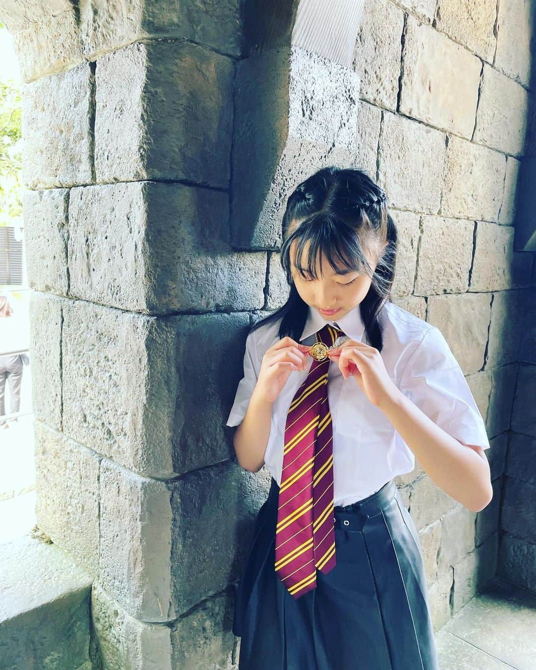 府川唯未さんのインスタグラム写真 - (府川唯未Instagram)「夏休み第二弾はハリーポッタースタジオツアー✨✨ たまたま予約を取った日が、なんとハリーの誕生日😱ハグリッドのbirthdayメッセージステッカーを貰っちゃいました✨✨やったぁ😍 ５時間かかって😱回ったスタジオでしたが、魔法体験や映像作りに参加させてもらえたり、本当に楽しかったー(๑>◡<๑) #7月最後 #夏休み #親子時間 #ハリーポッター #スタジオツアー #ワーナーブラザーズ #豊島園跡地」7月31日 23時06分 - yumifukawa_official