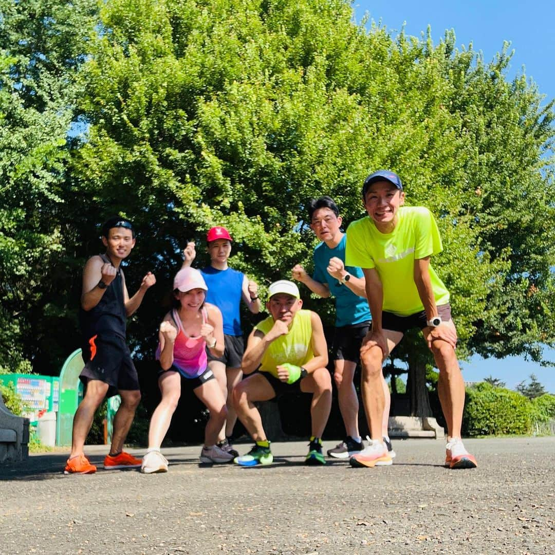 ぱつこのインスタグラム：「うのぱつラントレ🏃‍♀️🏃‍♂️🔥  7.8月は朝の7:00からトレーニング開始しております🥺🔥  前日は起きれるかな寝坊しながらどうしようってドキドキしながら眠りにつきますが、今のところちゃんと起きられてます！笑  この日は500*10+200のメニューをこなしました！🔥  宇野チーム（3:20ペース） ぱつチーム（4:00ペース） 最近は2つのチームに分かれて練習します！でも暑いし無理せずなので本数減らしたり、設定ペース少し遅れさせたりと各自調整しながら練習しています。この日は参加者に合わせて4:40くらいで走ったときもあったかな！  メニュー見ただけだうげえ🤮って思う練習内容なのですが、みんなでやると本当に頑張れる🥺🔥  1人じゃ絶対サボるけど確実に力になる練習をうのぱつでは行っております！！！！！！  日々の練習メニューにプラスして是非参加してみてください^^  練習中はキツイけど、行き帰りのジョグでは少人数なのでみんな仲良くお話ししながら走ってるよん✨参加者の方もみんな優しくて楽しくて良い人たちばかりなので初めての人もぜひ！！！  次回は8/6です！！！  #うのぱつラン」