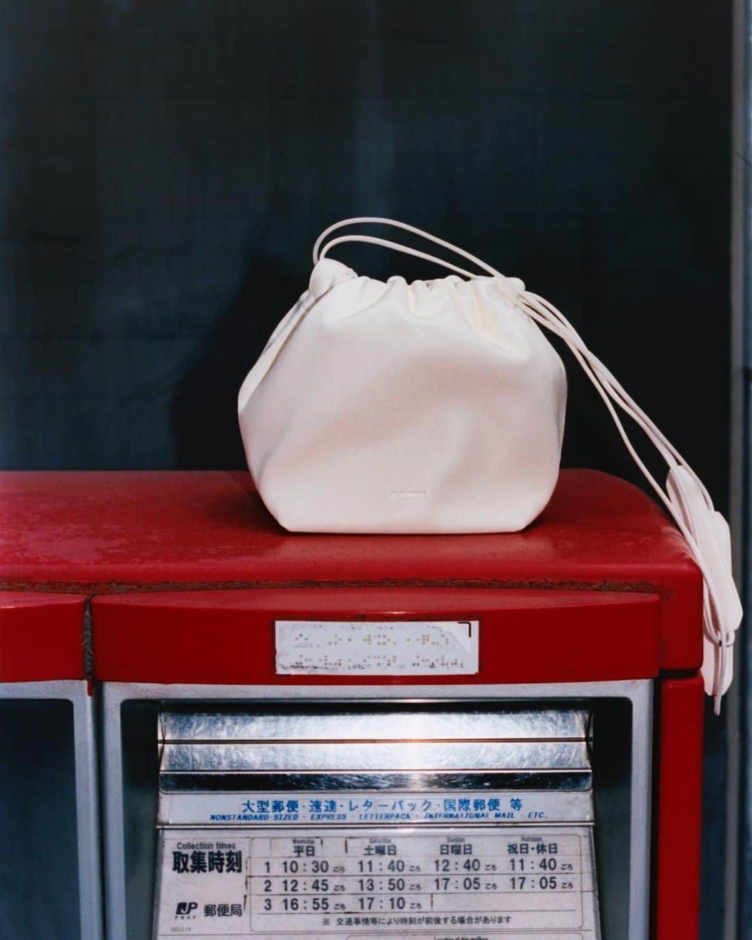 ジルサンダーのインスタグラム：「#JILSANDER Drawstring Crossbody Bag, Kyoto, Japan 2023 @nikkimcclarron    #JilSanderbyLucieandLukeMeier」