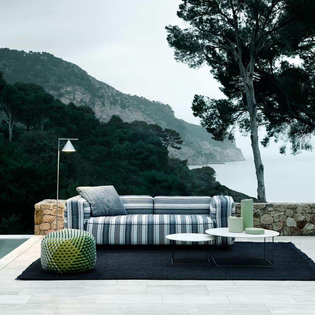 B&B Italiaのインスタグラム：「Hybrid seamlessly blends indoor and outdoor aesthetics, providing the comfort of traditional indoor furniture tailored for en-plein-air environments, making it a highly versatile system of modular seating elements.  @antonio_citterio_arch  #bebitalia #design #OutdoorCollection」