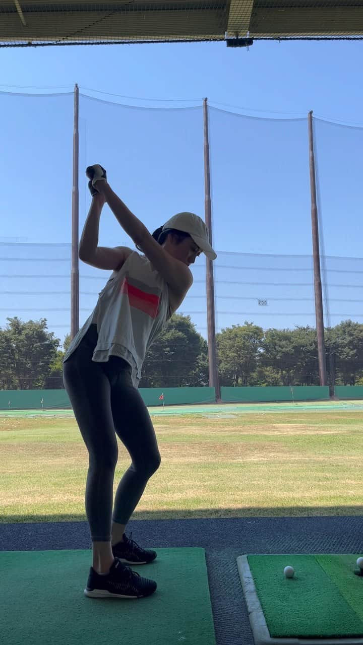 田中琴乃のインスタグラム：「時間があれば打ちっぱなしへ⛳️  暑さが落ち着いたらラウンド行きたい！  #ゴルフ #golf」