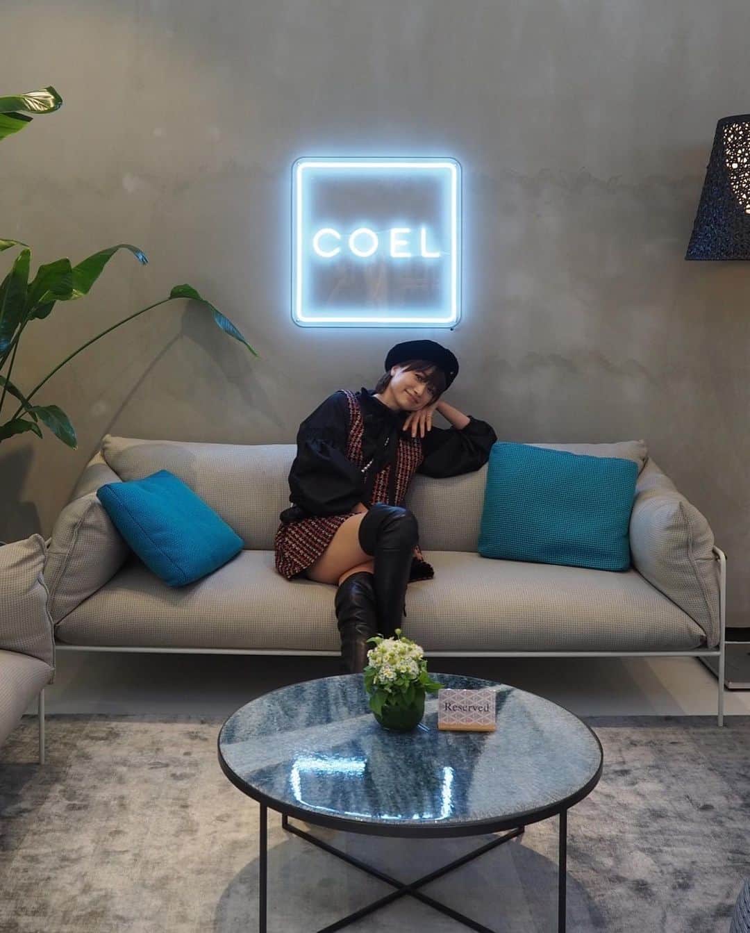 ヨンアのインスタグラム：「皆んなと繋がる場所が欲しく始まった COEL CAFE2年があっという間に終わって 今日で閉店しました。 2年間素晴らしい思い出が沢山出来ました 友達との集まり場所になったり イベントもいろいろやったり、 お客様たちもいつも笑顔で　CAFEはいつも暖かくて幸せな場所でした！ またいつか　何か　やりたい😂と 思います！ 今まで色んな場所からCAFEへ来て下さった皆様ありがとうございました！🙏 また会える場所を考えるね♡」