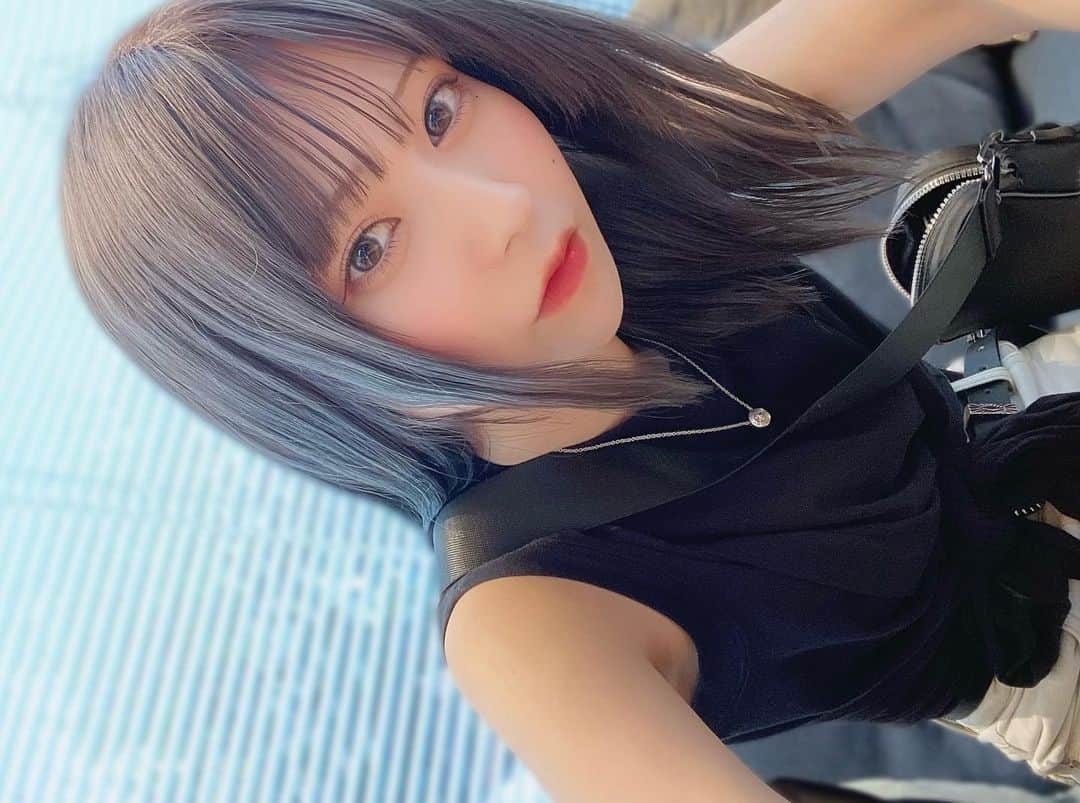 三好佑季のインスタグラム：「こんなにキメ顔してるのにナチュラルにカバンが空いてて自分の中では結構おもしろいです」