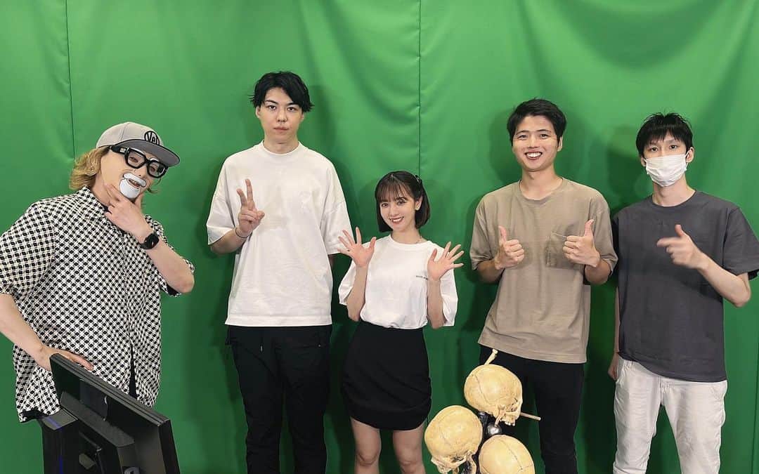 池田ショコラのインスタグラム：「BPF出演者の皆さんと写真撮って頂きました🥳  柏木べるくらさん、SPYGEAさん、わたし🙋‍♀️、ちくのぼさん、あっさりしょこさん  ずっと出たかった番組に出演できて本当にうれしかったです❤️‍🔥  キラーもっと上手になって、またリベンジしに行きたいな..🥹サバイバーではスタングレネード決めれたのが嬉しかった(｡･ω･｡)  オープンレックのアプリからアーカイブ無料で見られるので是非〜😗  #べるしょこBPF #BPF  #deadbydaylight #DBD」