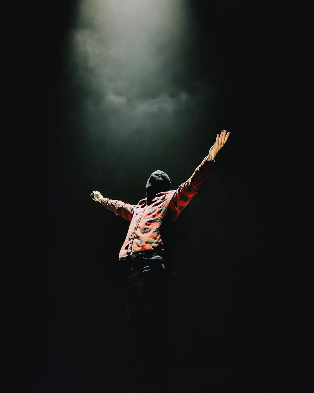アヴェンジド・セヴンフォールドのインスタグラム：「Happy Birthday, M. Shadows.   📷: @thelauracollins」