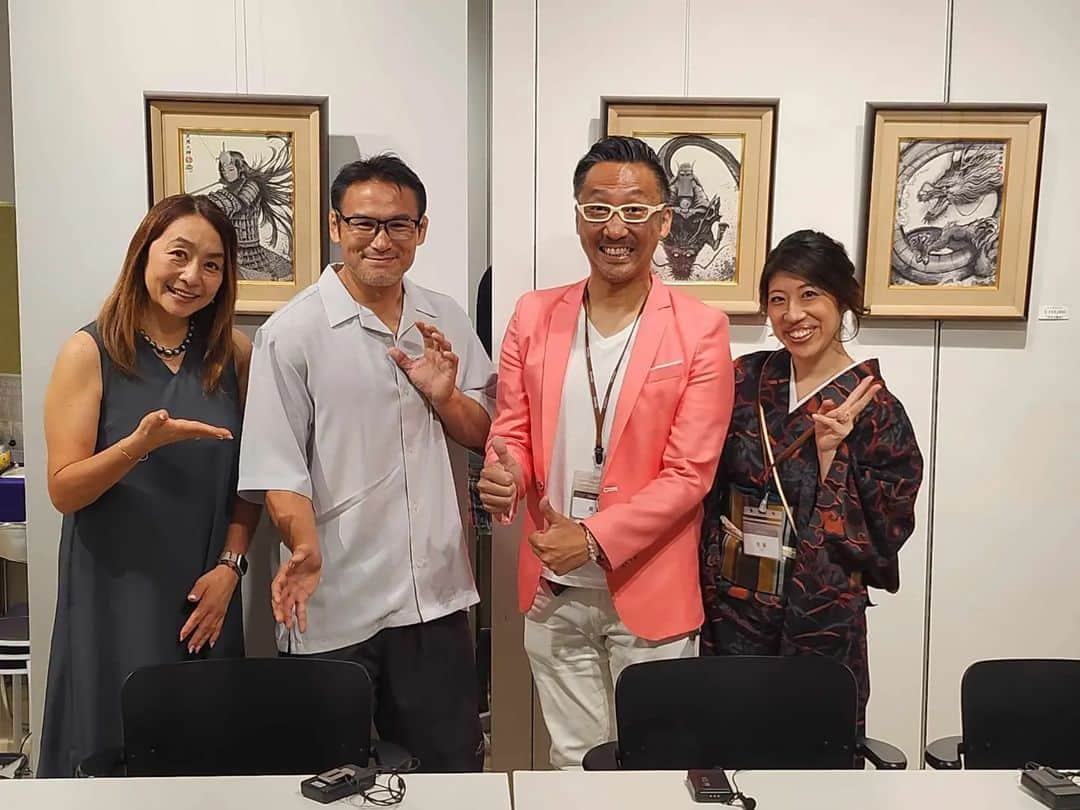 美濃輪育久（ミノワマン）さんのインスタグラム写真 - (美濃輪育久（ミノワマン）Instagram)「【サマー HAPPY フォーチュン in 渋谷 ヒカリエ ShinQs開催！】  7月31日（月）～８月４日（金）にて渋谷ヒカリエ５階イベントステージ５で占い・開運に特化したイベントを開催。  本日、占い師✕ミノワマンZのトークショーでした。 占い師の方に言われるといつもドキッとします。 色な形でアドバイス頂きありがとうございます。  スピリチュアルが大好きですので、とても話しやすい空間で楽しかったですのです。  4日㈮まで占いや展示会やってます。  https://summer-happy-fortune.hp.peraichi.com/  #スピリチュアル#ミノワマンZ#宇宙超人#渋谷ヒカリエ#占い師」7月31日 23時35分 - minowamanz