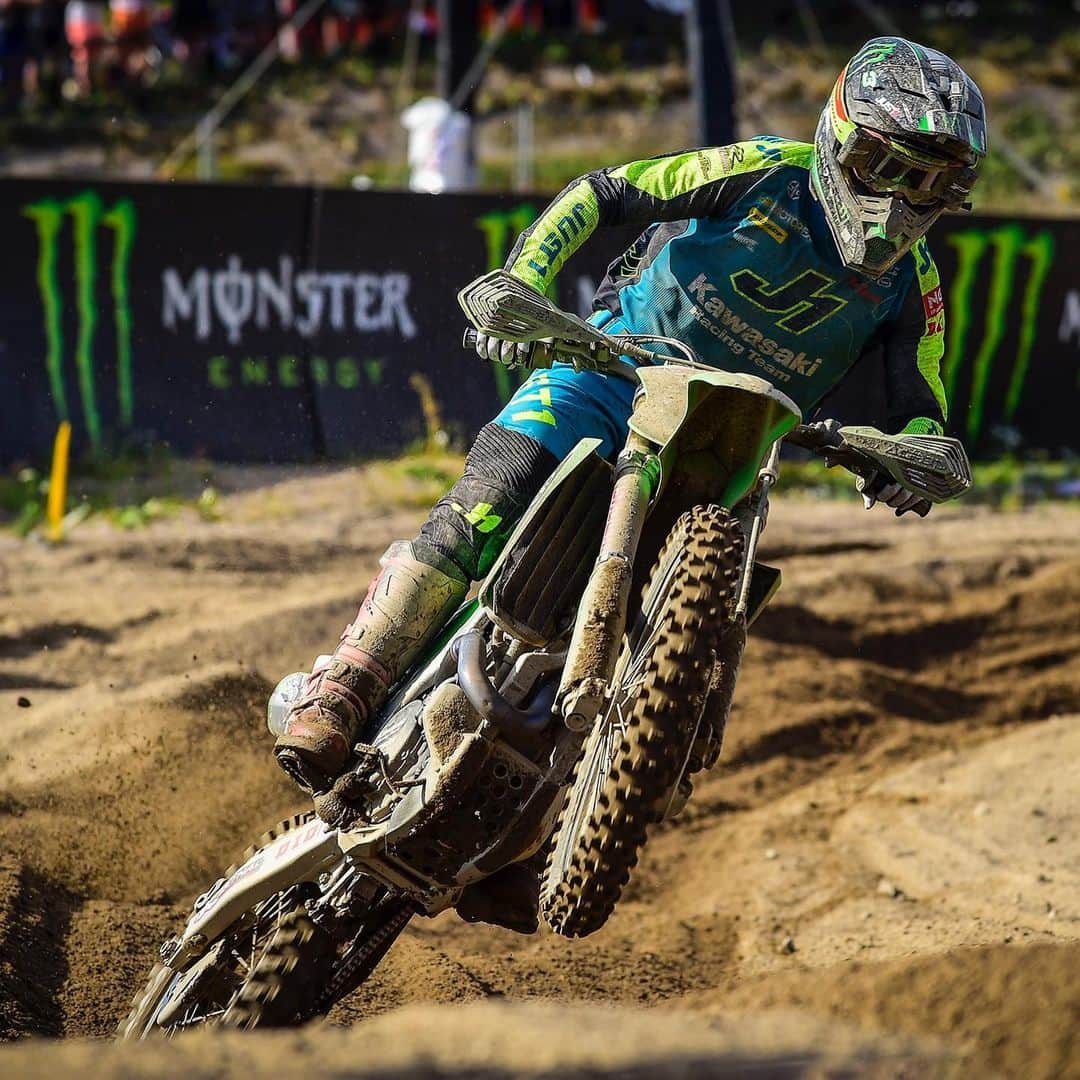 Racer X Onlineのインスタグラム：「The streak continues‼️ Romain Febvre goes 5️⃣ straight overall wins in @mxgp #MXGP」