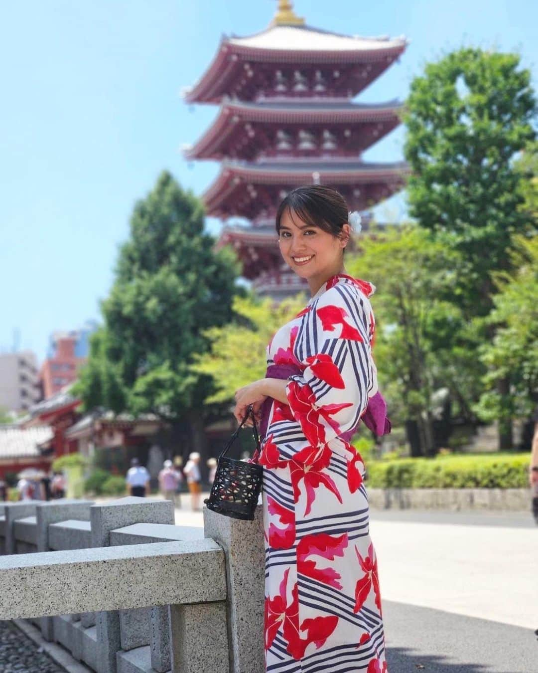 宝生真里奈のインスタグラム：「【7月振り返り③】 ナインズ浴衣撮影会👘🍉  これはもう載せたことあるけど、 みんな暑い中素敵な写真沢山撮ってくれて 嬉しかったからもうちょい載せちゃう🥹💕  ナインズ本当に本当にいい事務所だねって みーんなに言われるけど、ファンの皆さんも ナインズ所属の女の子達もみーんな ほんっっっとにいい人なの🥺💕  オーディション前は何時間も電話で相談乗ってくれて 一緒に挑んでくれる社長とマネージャーさんで 本当に楽しく活動できてます✨毎日が感謝🥲  いっぱいいいお仕事取れるようになりたい✨  暑い中ありがとうございました😊🎵  #ナインズ　#浴衣　#撮影会　#頂いたデータ　#最後はマネージャーさん」