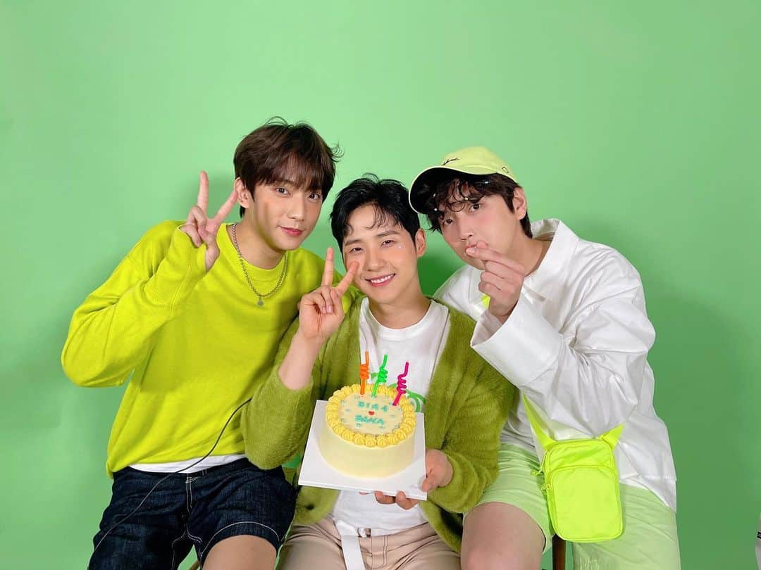 B1A4さんのインスタグラム写真 - (B1A4Instagram)「💚HAPPY BANA DAY💚  오늘 하루의 마지막까지 B1A4와 행복한 하루 보내세요🎂✨  #B1A4 #BANA」7月31日 23時59分 - b1a4ganatanatda