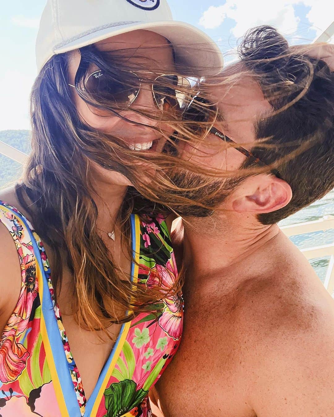 アンディ・ドーフマンのインスタグラム：「pda filled weekend dump 💕🎣 🌊」