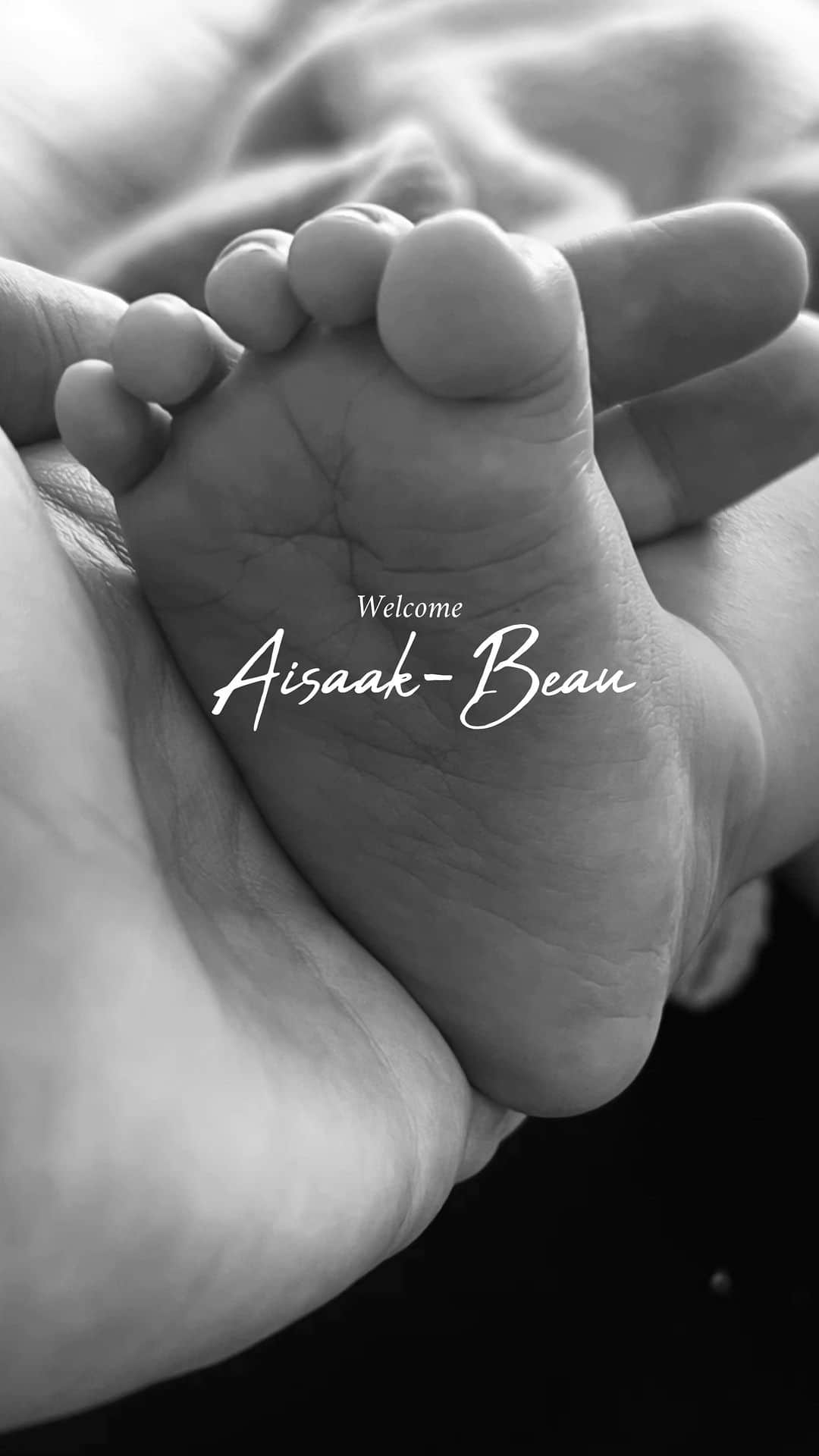 Sarah Mundoのインスタグラム：「It was an honor to carry and deliver you. On 6-17-23 baby Aisaak-Beau blessed us with his arrival.」