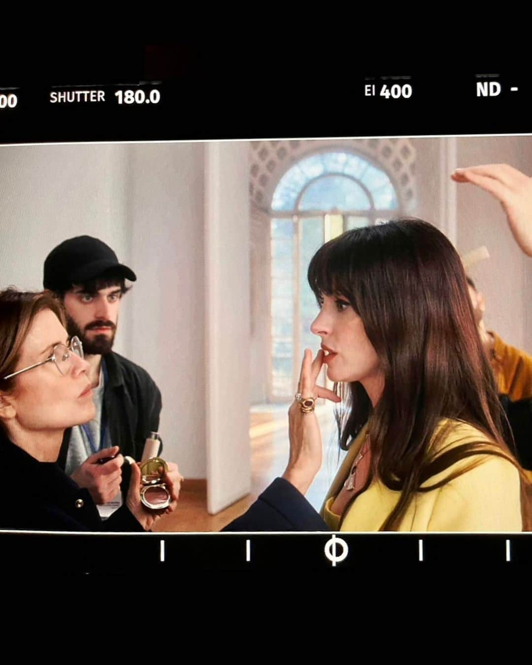 グッチ・ウェストマンさんのインスタグラム写真 - (グッチ・ウェストマンInstagram)「BTS with @annehathaway for the latest @bulgari campaign 💛💎 —always a joy to work with this crew! Xx  Video by @carastricker  Styling by @erinwalshstyle Hair by @hairbyadir  Makeup by me 😉    #makeupartist #bulgari #bulgarijewelry #italy #annehathaway」8月1日 0時01分 - gucciwestman