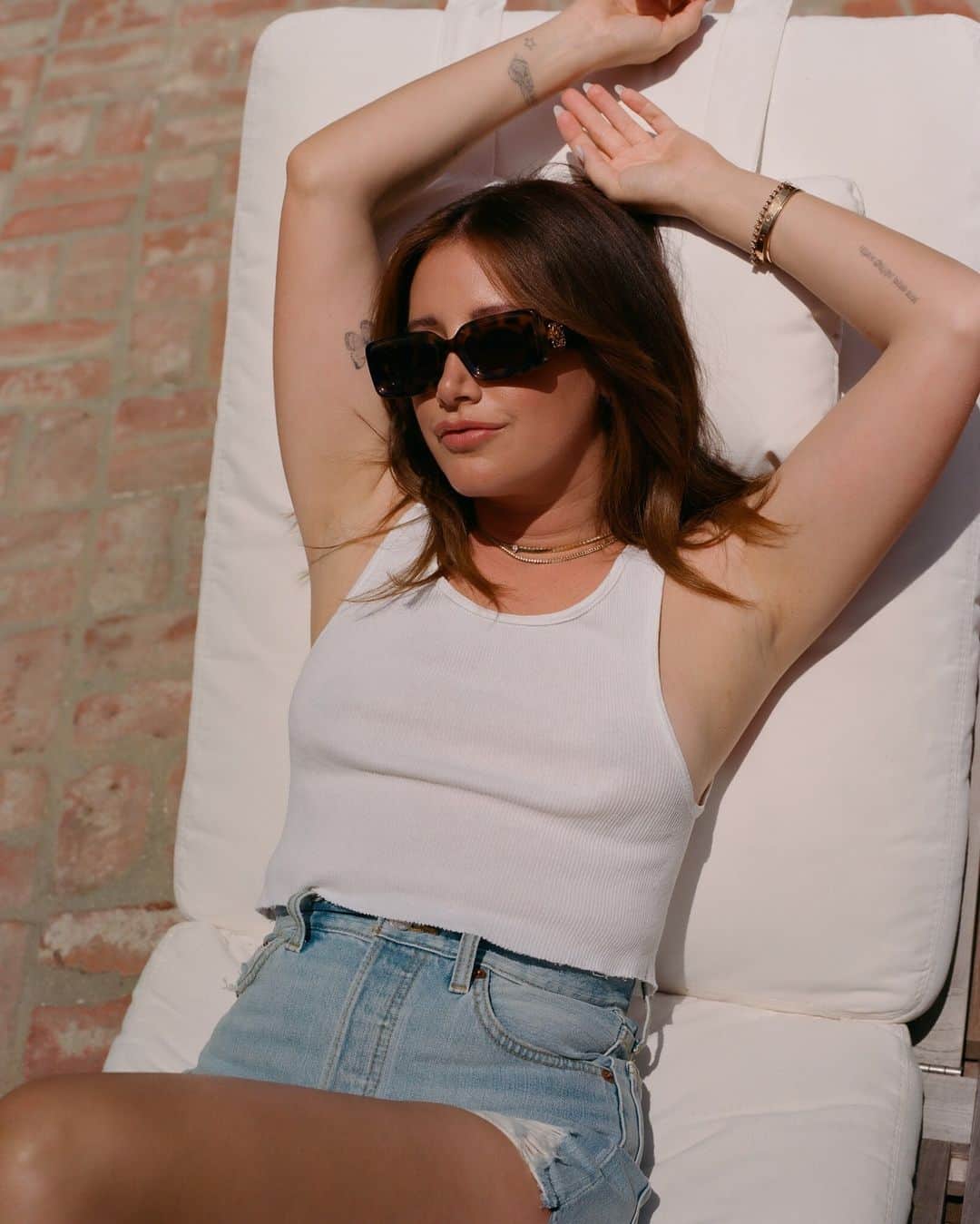 アシュレイ・ティスデイルのインスタグラム：「this week's mantra: be present ✨」