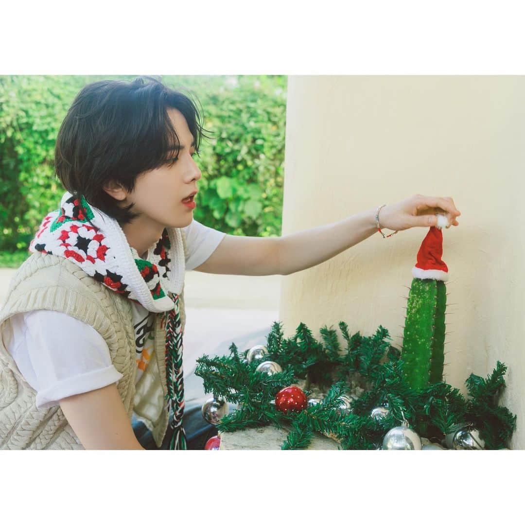 THE BOYZさんのインスタグラム写真 - (THE BOYZInstagram)「THE BOYZ 2ND ALBUM [PHANTASY] Pt.1 Christmas In August Concept Photo #HOLIDAY  🎄 2023.08.07 6PM Release  #THEBOYZ #더보이즈 #PHANTASY #Christmas_In_August」8月1日 0時02分 - official_theboyz