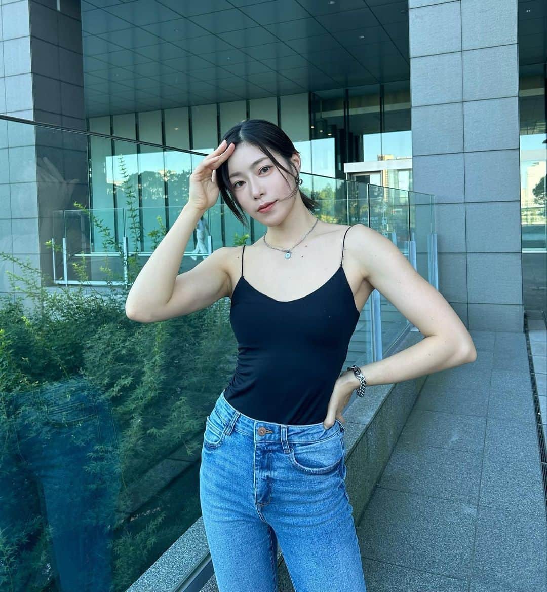 のインスタグラム：「暑い日のコーデ  #夏コーデ  #フィットネスモデル #zara #zaraコーデ #ootd #フィットネスモデル #fitnessgirl」